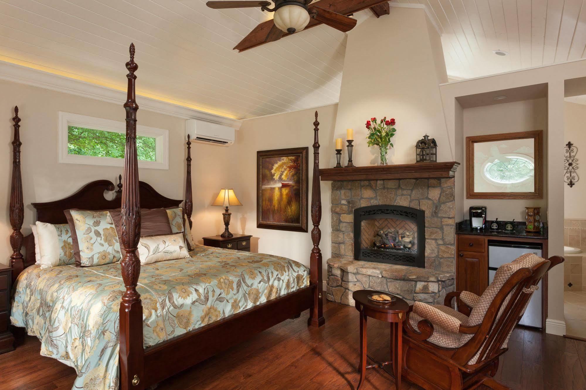 Andon-Reid Inn Bed & Breakfast Уэйнсвилл Экстерьер фото
