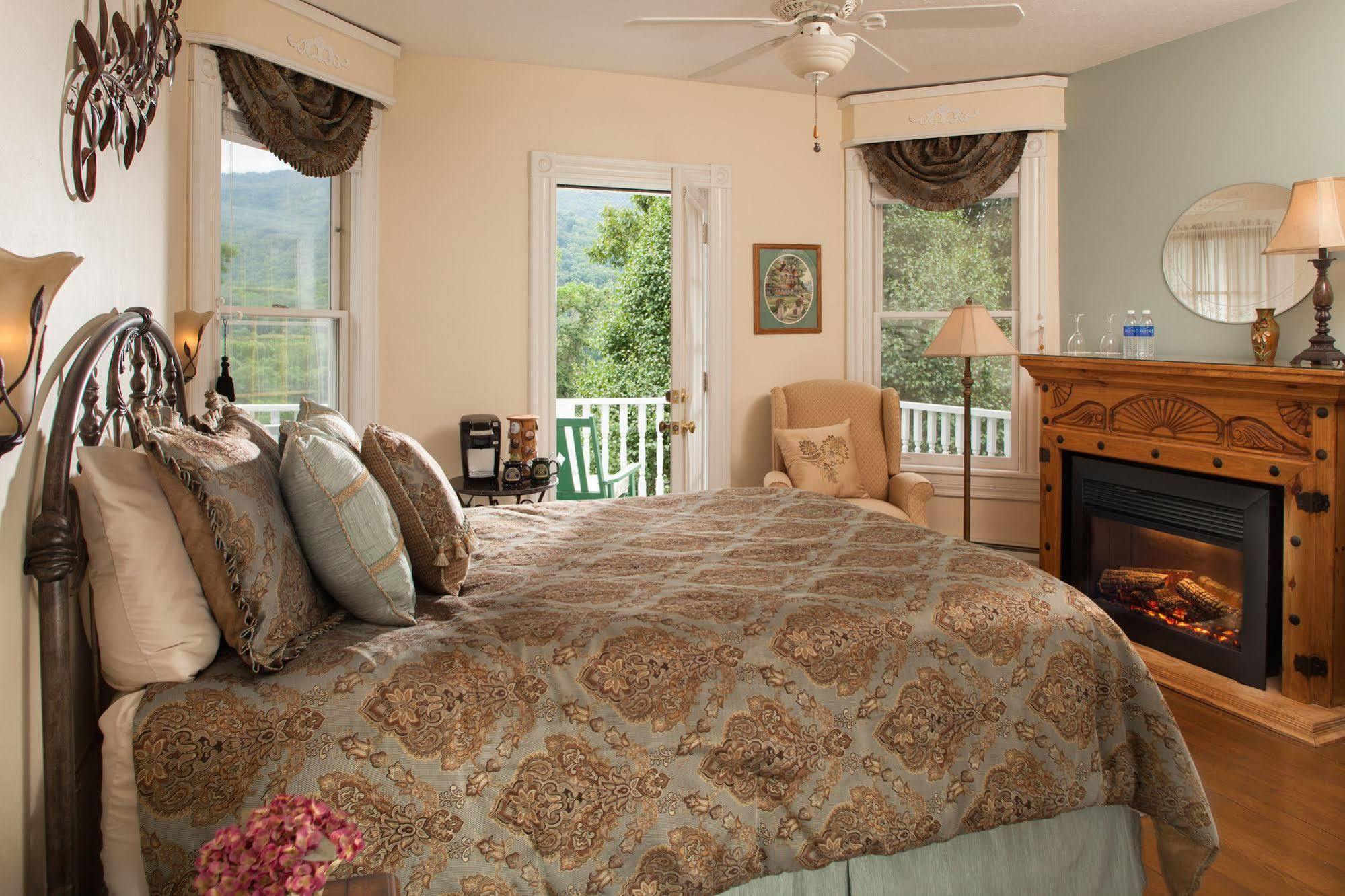 Andon-Reid Inn Bed & Breakfast Уэйнсвилл Экстерьер фото